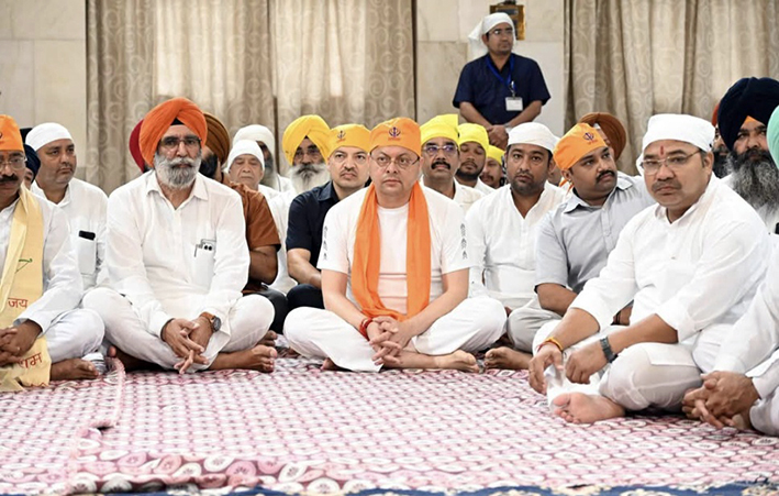 नानकमत्ता साहिब में मुख्यमंत्री धामी ने टेका मत्था, सेवा संकल्प अभियान में किया श्रमदान