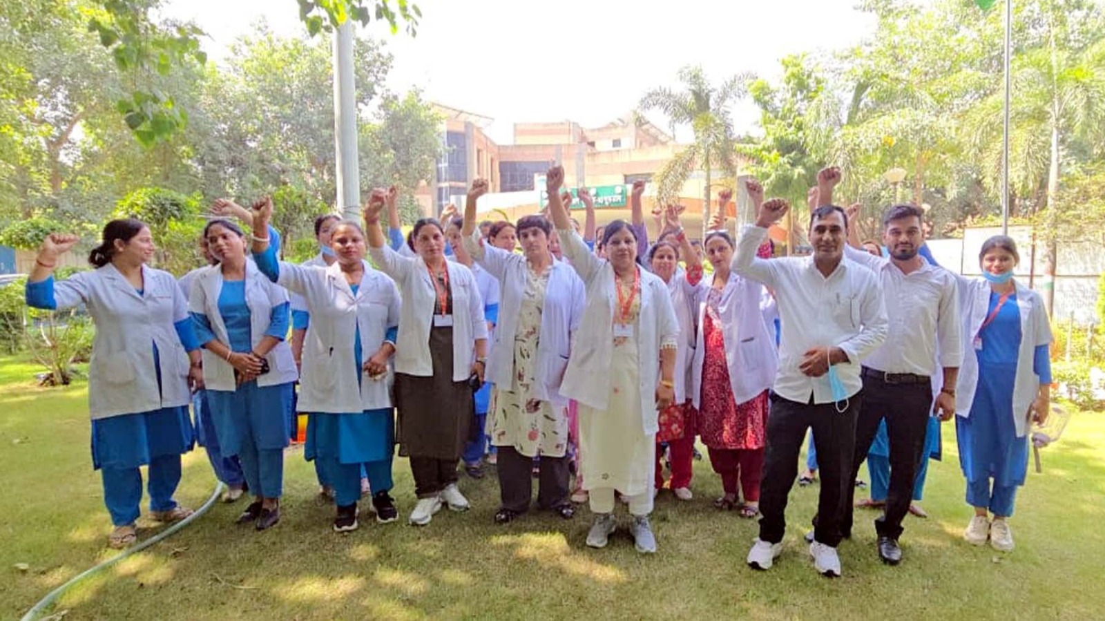 ऑनलाइन ट्रांसफर पॉलिसी नर्सिंग ऑफिसर्स को घर से बेघर करने जैसी