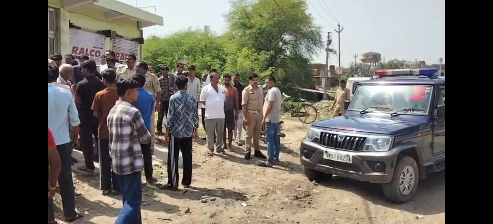 बाँदा पेट्रोल पंप के बगल चाय की गुमटी में भीषण आग, सिलेंडर फटने से मचा हड़कंप