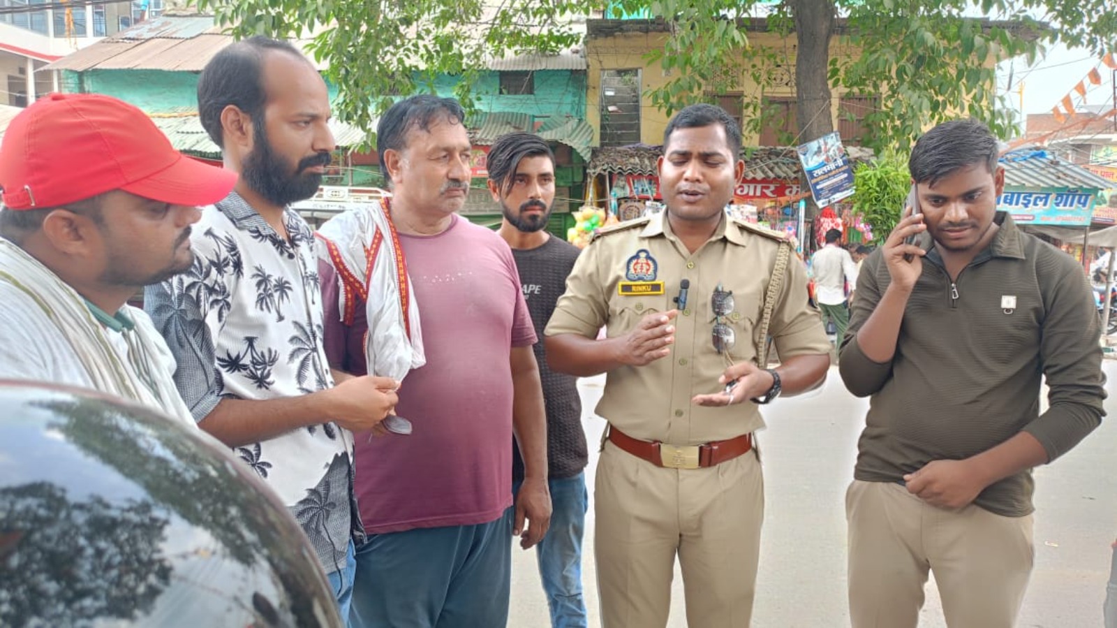 साइबर ठगी से बचाव को लेकर बसखारी चौक पर उपनिरीक्षक रिंकू सरोज ने चला जागरूकता अभियान