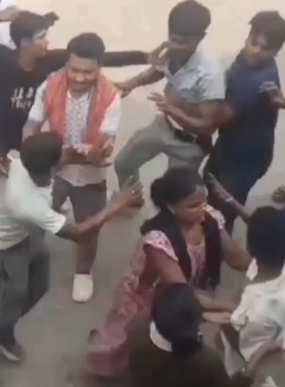 मारपीट का वीडियो सोशल मीडिया पर वायरल, दोनों पक्षों से तहरीर मिलने पर जांच शुरू