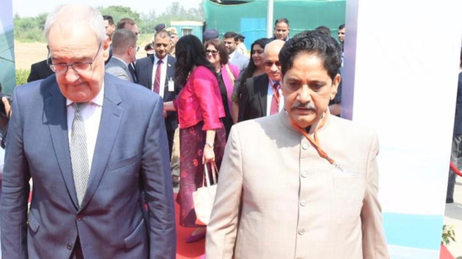 जेवर पहुंचे स्विस राष्ट्रपति गाय बर्नार्ड पारमेलिन
