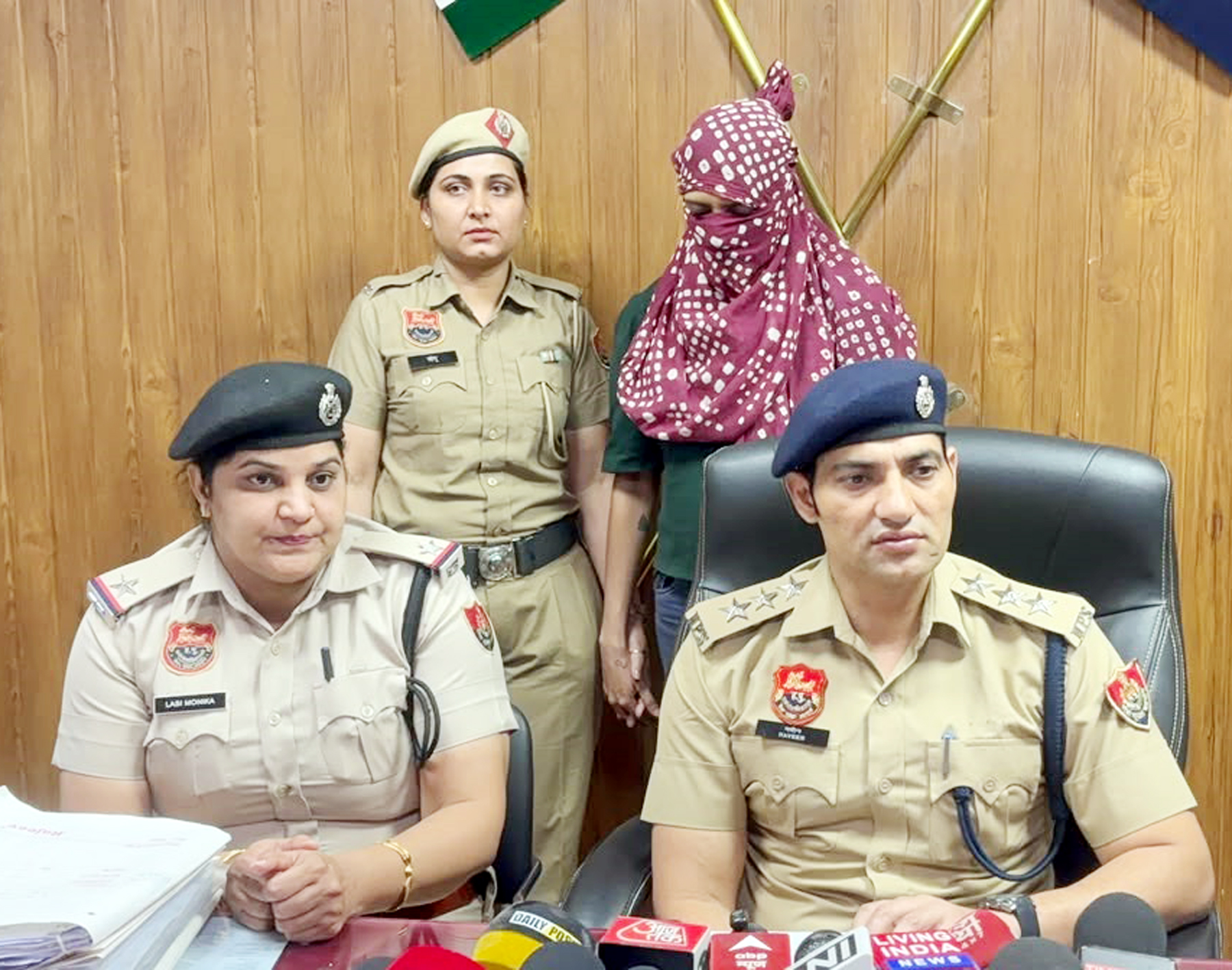 युवक को बलात्कार के झूठे केस में फंसाकर वसूल लिए 90 लाख रुपये