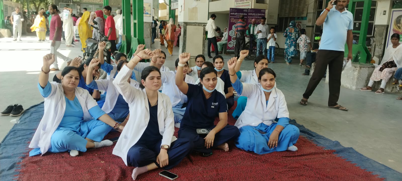 ऑनलाइन तबादला नीति के विरोध में नर्सिंग अधिकारियों की दो घंटे हड़ताल