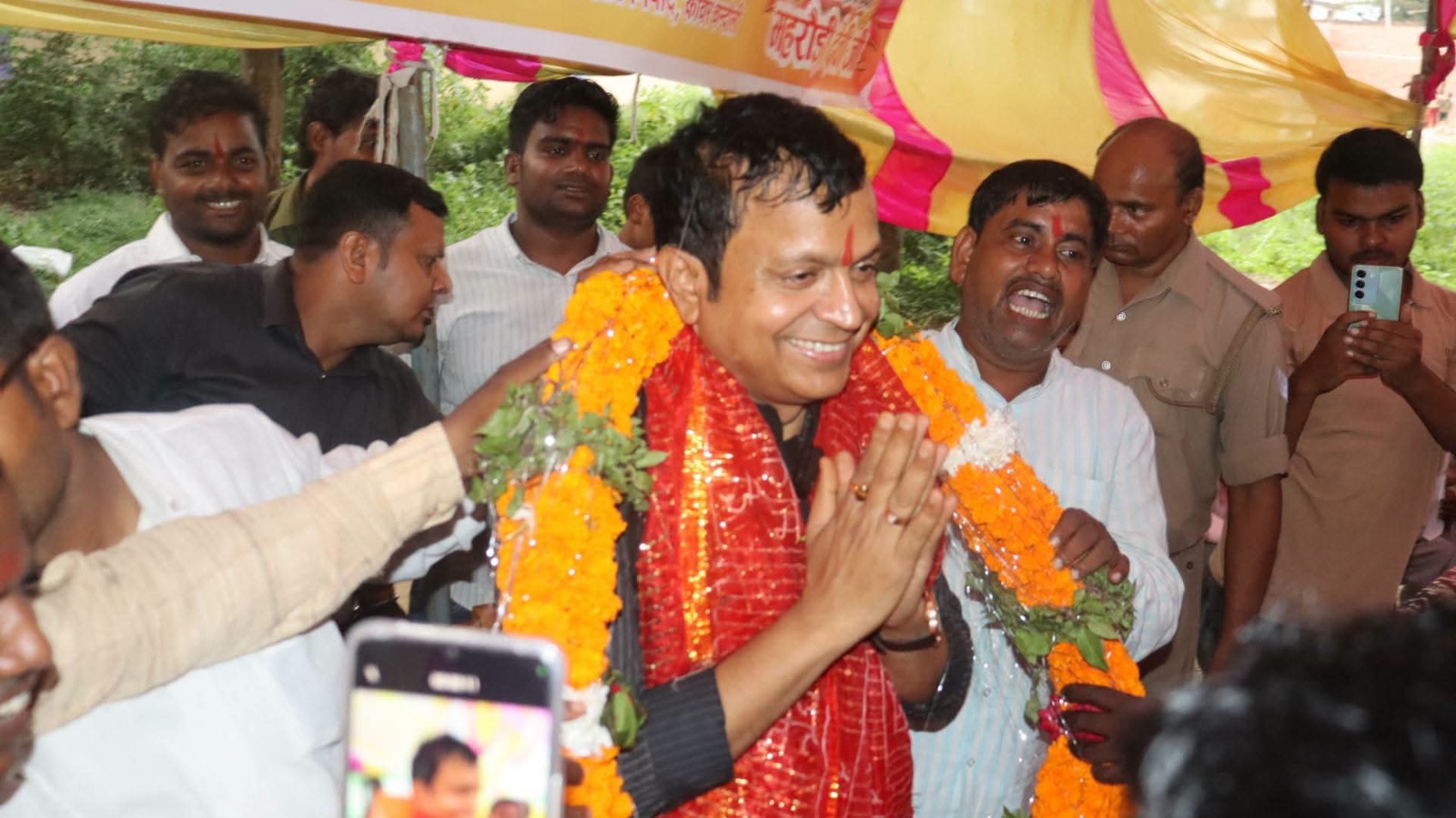 निषाद समाज के युवा शिक्षा के क्षेत्र के आगे और विभिन्न क्षेत्रों में अपनी पहचान बना रहे हैं-डॉ विनोद बिंद