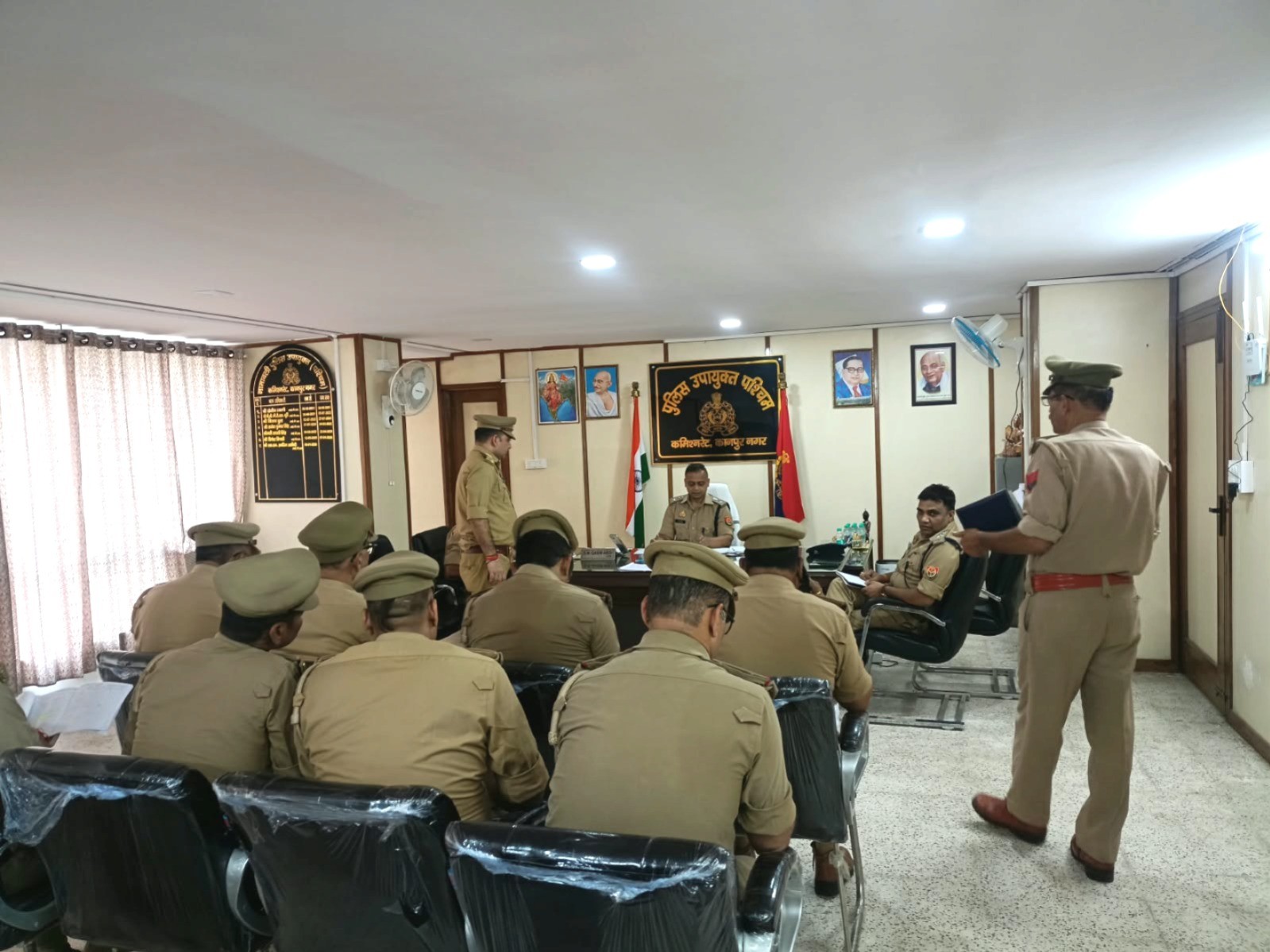 पुलिस उपायुक्त पश्चिम की अपराध गोष्ठी में अपराध नियंत्रण एवं आगामी पर्वों की सुरक्षा व्यवस्था के संबंध में दिए गए दिशा-निर्देश