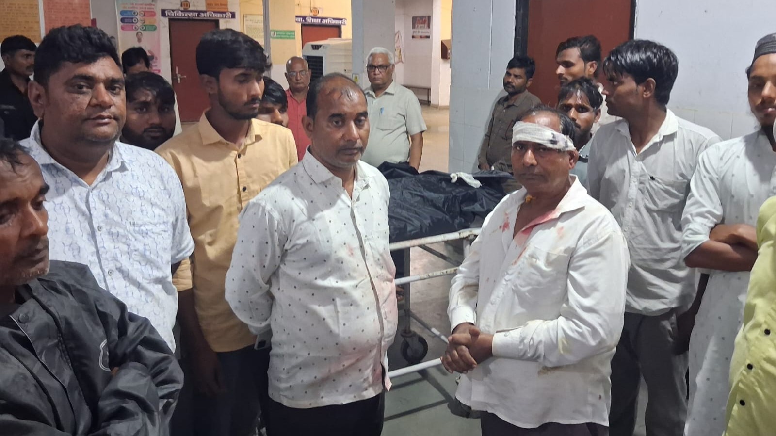 नीलगाय की चपेट में आने से बाइक सवार बुजुर्ग की मौत