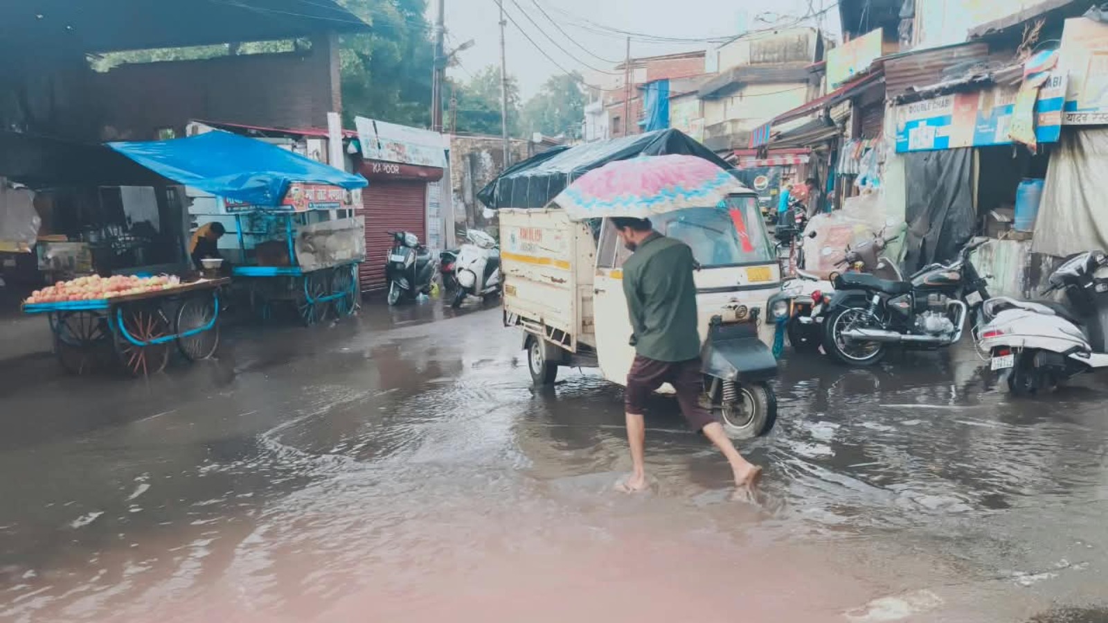 चंद घंटों की बारिश ने खोली नगर निगम के दावों की पोल