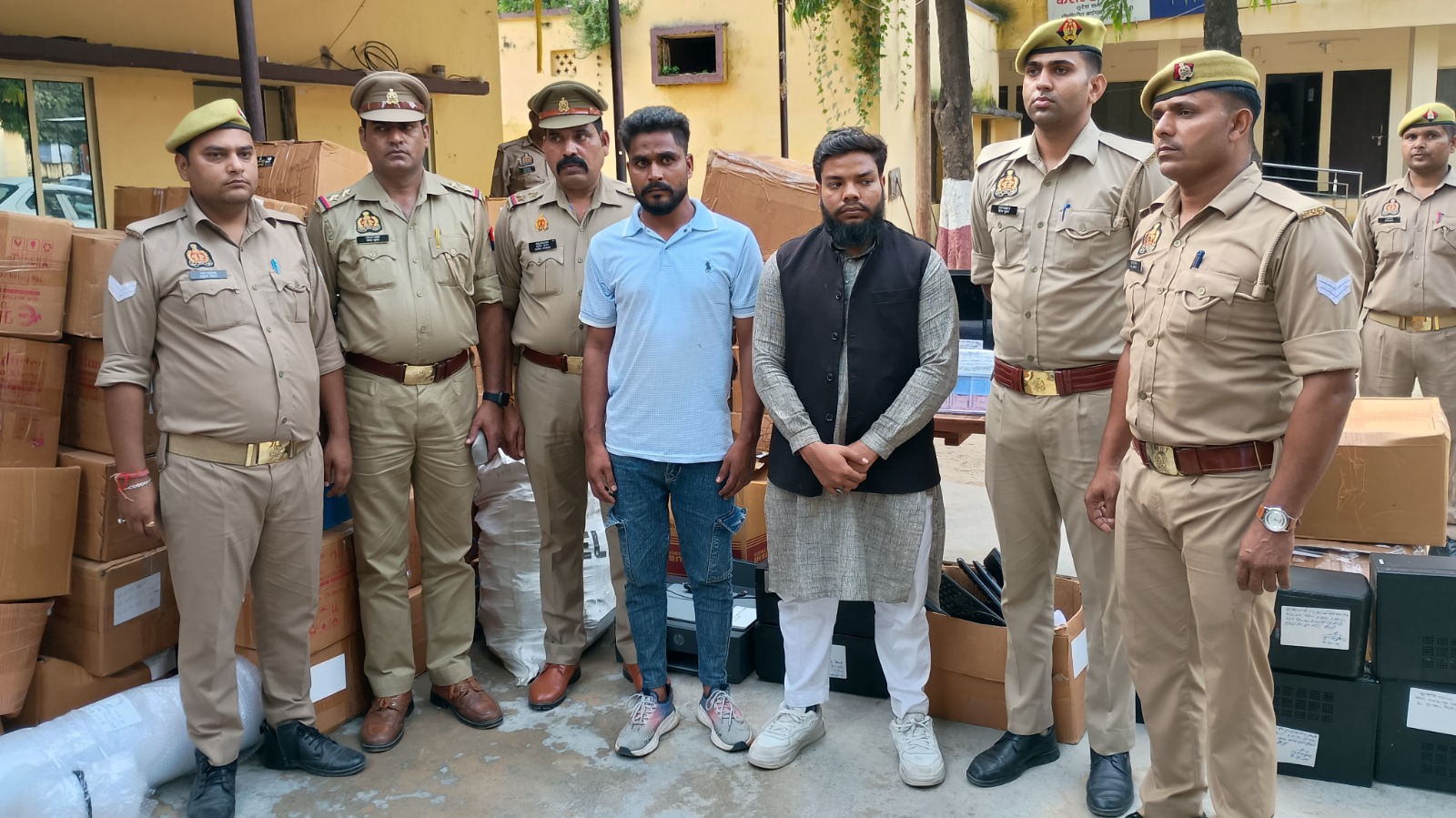 फर्जी डॉक्टर बनकर आॅनलाइन बेच रहे थे दवाएं