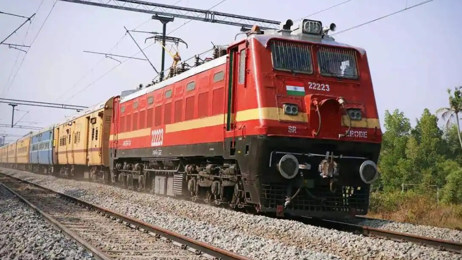 चारलापल्ली व नांदेड़ के लिए तीन विशेष ट्रेनें चलेंगी