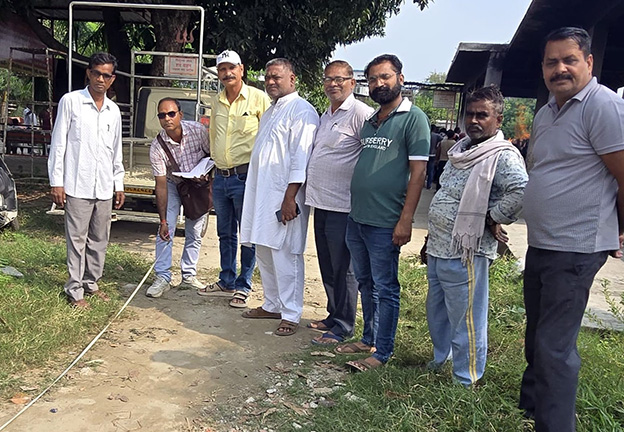 वार्ड नंबर 14 में मुक्तिधाम मार्ग पर जल्द बनेगी सीसी रोड, पालिका अध्यक्ष ने किया स्थलीय निरीक्षण
