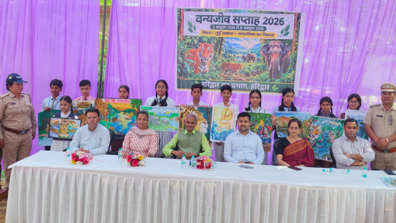 रंगों में उकेरी वन्यजीव संरक्षण की तस्वीर, विजेता छात्र-छात्राएं सम्मानित