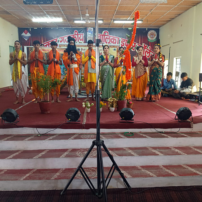 ओंकार और वैदिक मंत्रों से गूंजा जीजीआईसी लोहाघाट, संस्कृत के प्रति दिखा विद्यार्थियों में उत्साह