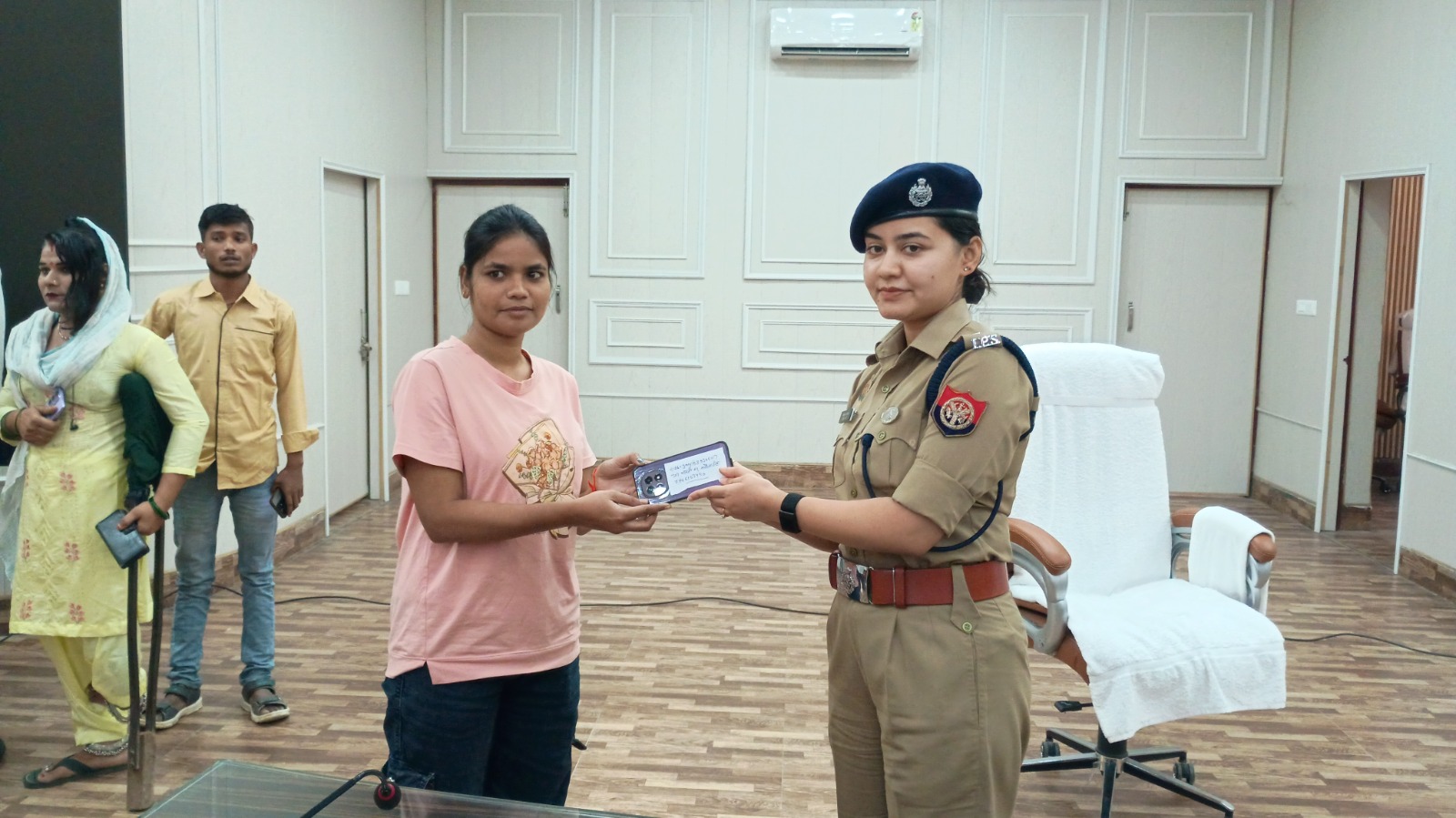 82 लाख रुपये कीमत के 411 गुम-चोरी मोबाइल बरामद