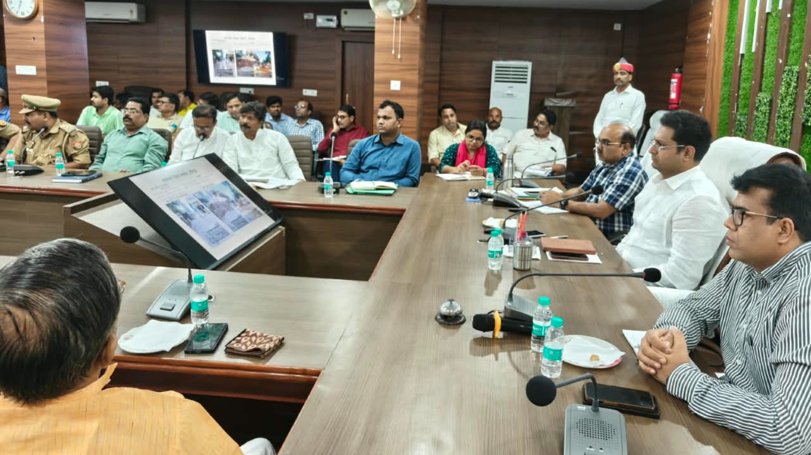 दुर्गा पूजा को लेकर प्रशासन अलर्ट, पंडालों में सीसीटीवी व अग्निशमन यंत्र अनिवार्य