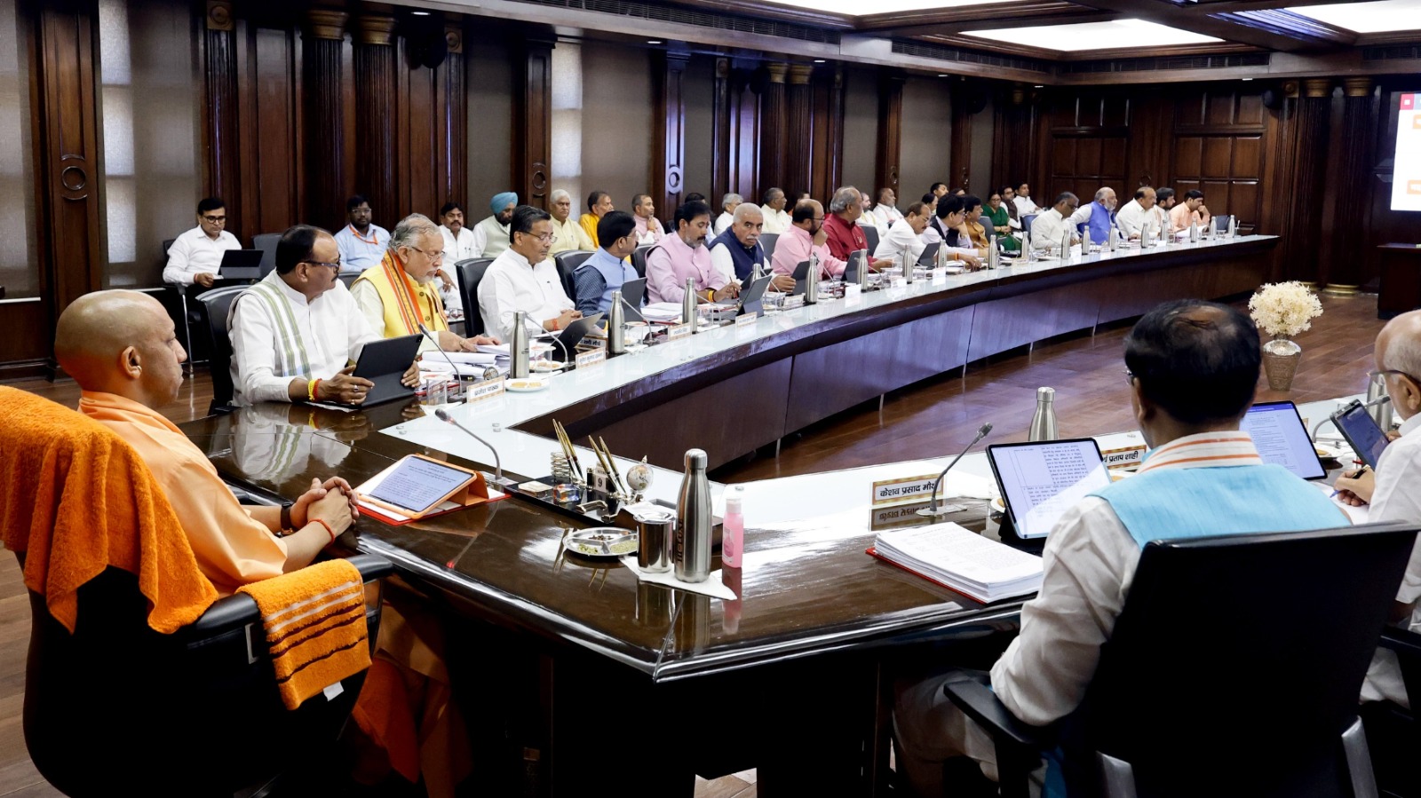 योगी सरकार का मेगा निवेश प्लान: GBC@5.0 में 7,000 परियोजनाएं, ₹7.55 लाख करोड़ से बदलेगी यूपी की औद्योगिक तस्वीर!