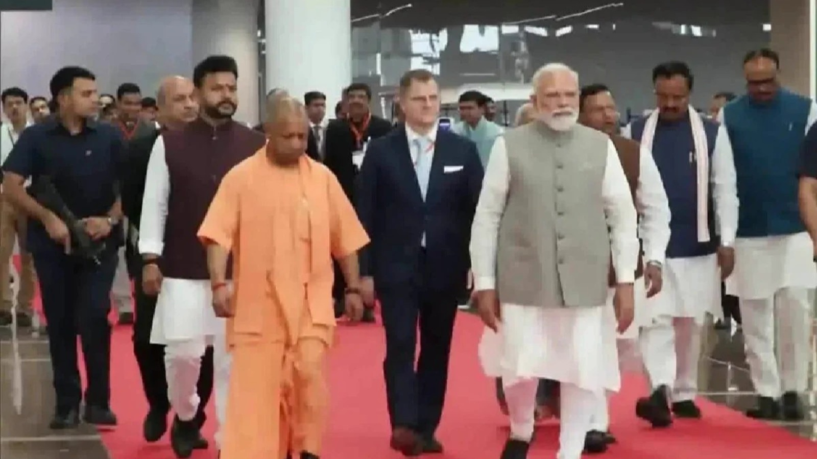 जेवर एयरपोर्ट को मिलेगा पीएम मोदी का नाम, योगी कैबिनेट ने प्रस्ताव को दी हरी झंडी