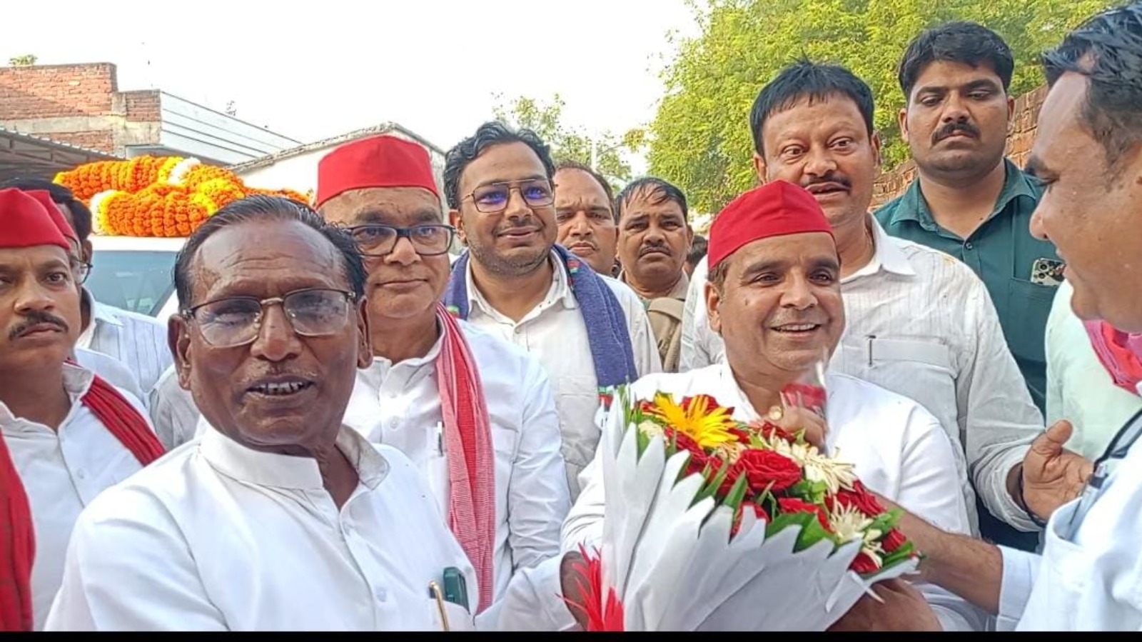 चुनाव आयोग पर बरसे सांसद धर्मेंद्र यादव, बोले जनता की ताकत के आगे बड़े-बड़े तानाशाहों को झुकना पड़ा