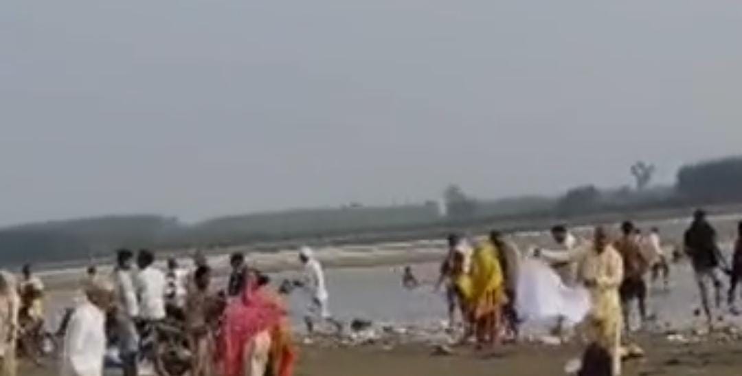 सर्वपितृ अमावस्या पर कैराना यमुना घाट पर उमड़ा आस्था का सैलाब