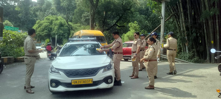 कैंची धाम में श्रद्धालुओं की राह आसान बनाने में जुटी पुलिस, प्रभावी से ट्रैफिक प्लान लागू