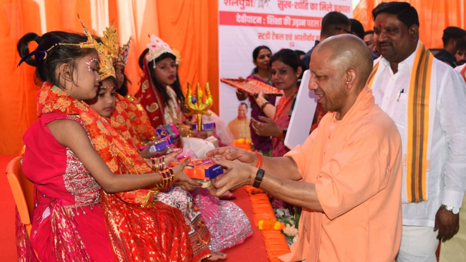 खिलाड़ियों से बच्चों और किसानों तक, बलरामपुर में CM योगी ने बांटी सौगातें
