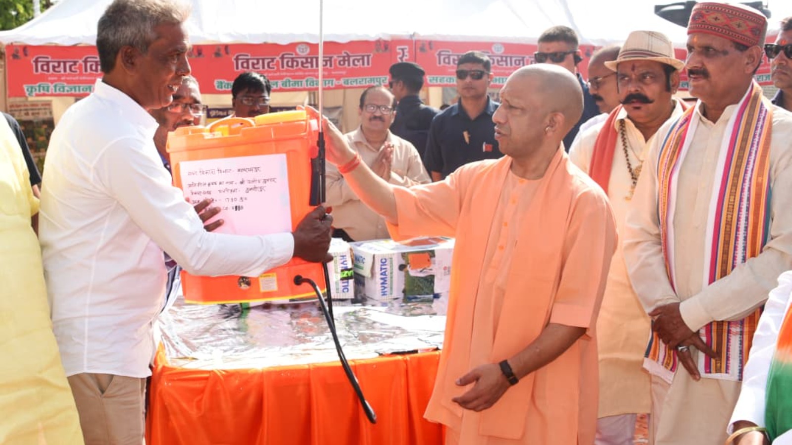 बाढ़-बारिश से बर्बाद फसलों पर योगी सरकार का बड़ा फैसला, 9 लाख से ज्यादा किसानों को मिलेंगे 493 करोड़ रुपये