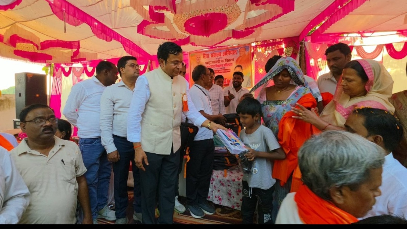 आप देश की तस्वीर और तकदीर हैं, सकारात्मक सोच के साथ लक्ष्य की ओर बढ़ें: सांसद