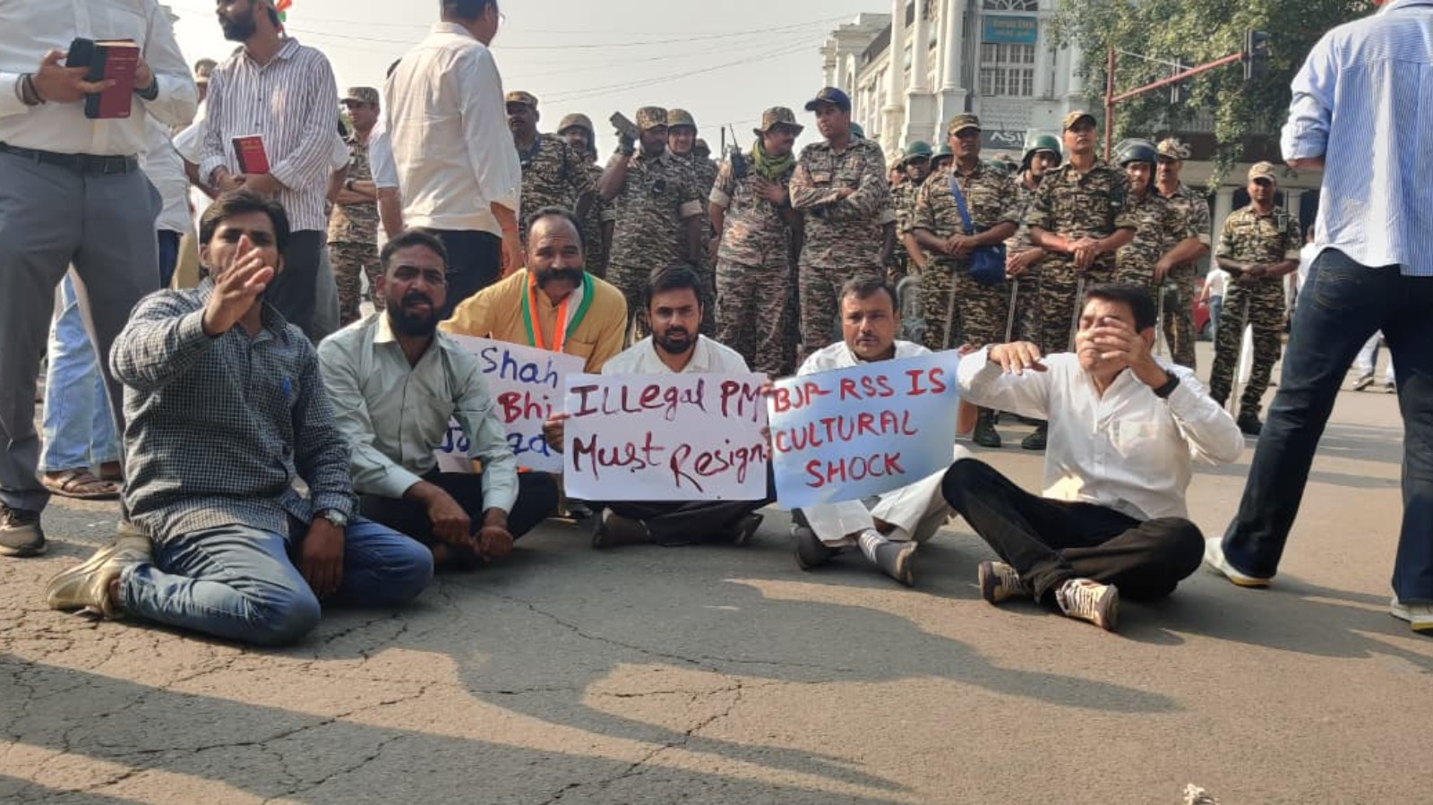 वोट छोड़ गद्दी छोड़ आंदोलन में शामिल हुए बरेली से पहुंचे बड़ी संख्या में कांग्रेस जन