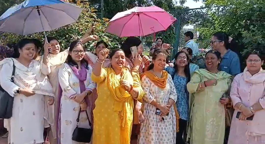 12 सूत्रीय मांगों को लेकर मिनिस्ट्रियल कर्मचारियों का सचिवालय कूच