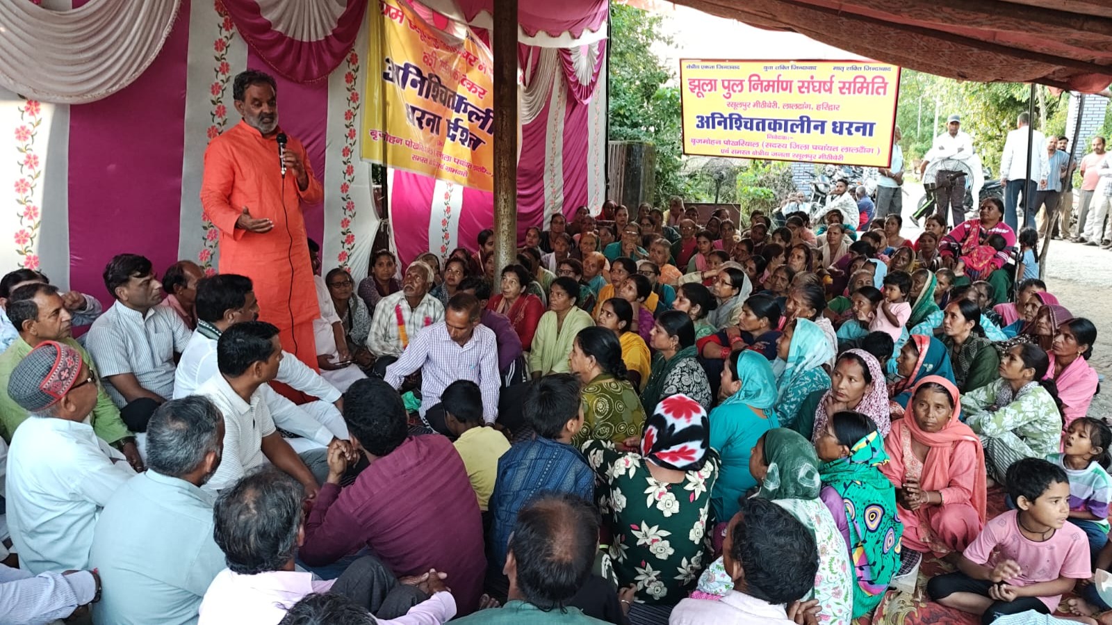 स्वामी यतीश्वरानंद के प्रयास से 50 साल के संघर्ष पर क्षेत्रवासियों को मिला पुल