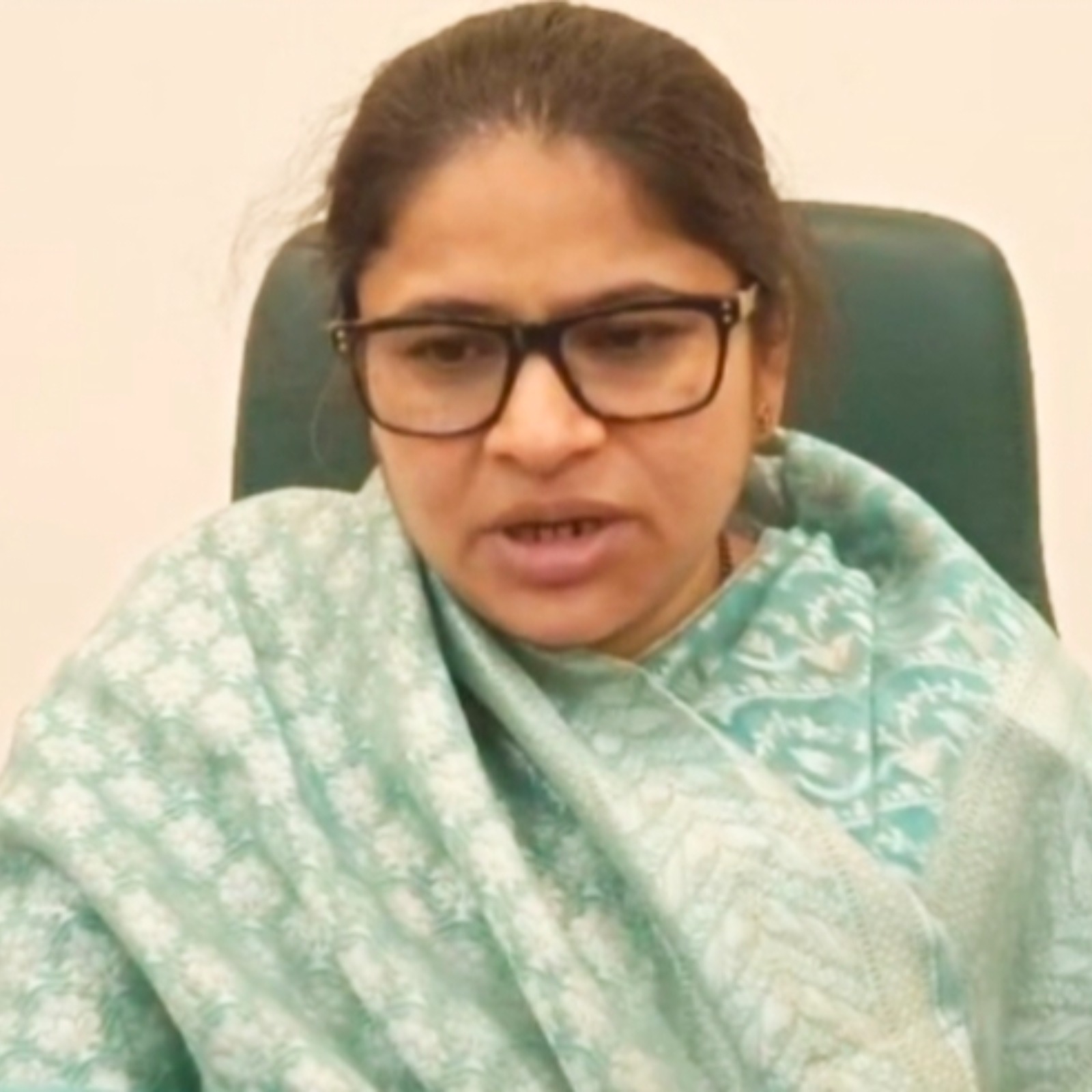 छूटे लोगों के नाम मतदाता सूची में जोड़ने के लिए चलेगा अभियान: जिलाधिकारी