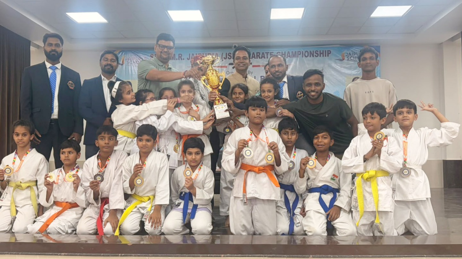 सीएमएस राजाजीपुरम कैंपस-2 ने जीती ओवरऑल चैंपियनशिप ट्रॉफी
