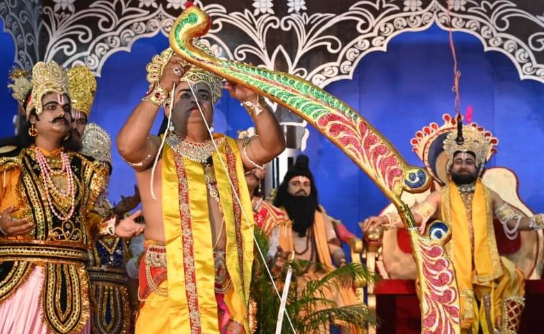 दुर्गा पूजा की तैयारियां शुरू, 60 फीट ऊंचे पंडाल में विराजेंगी मां दुर्गा