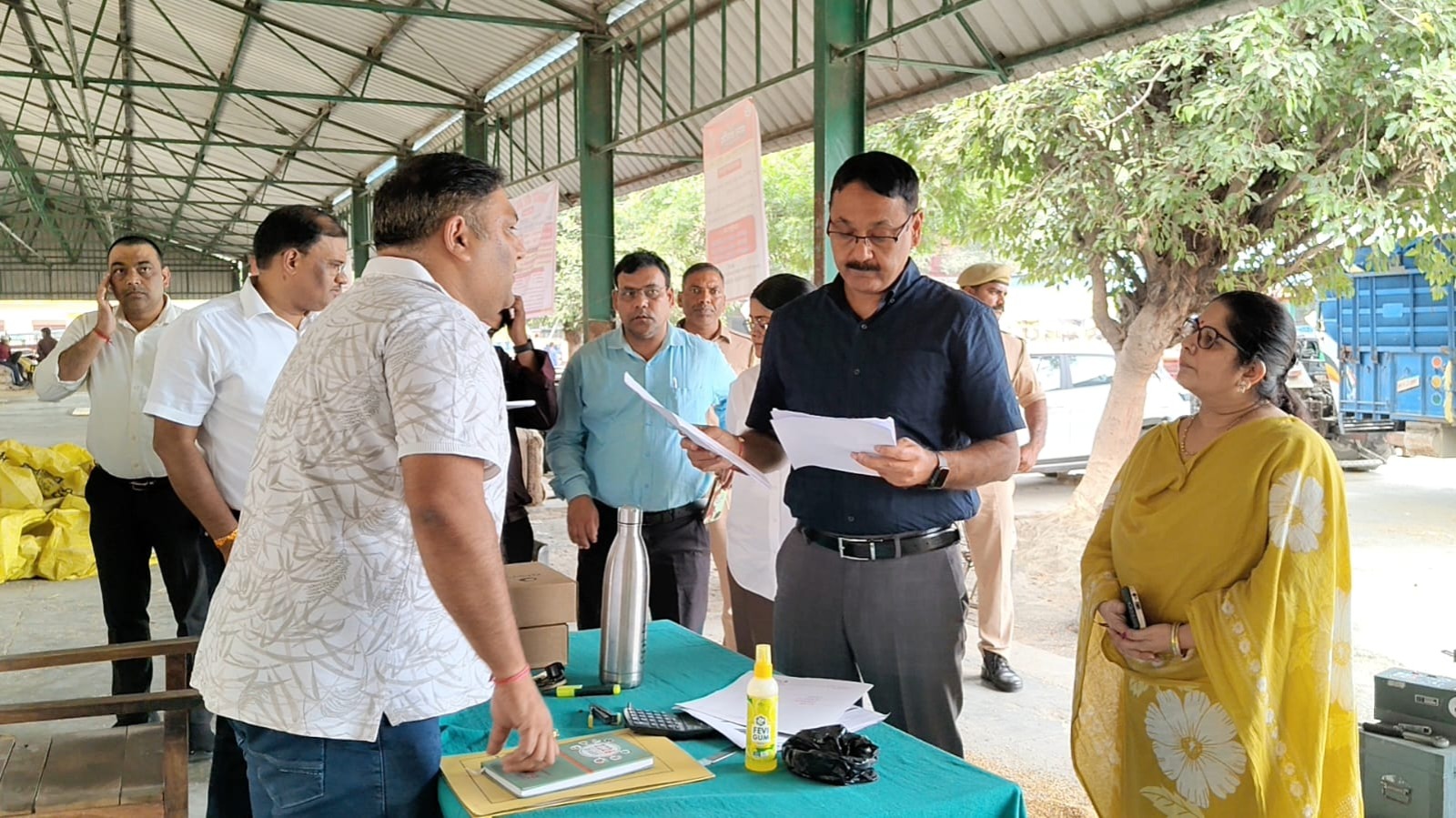 धान खरीद में लापरवाही बर्दाश्त नहीं, किसानों को एमएसपी का लाभ दिलाएं: डीएम
