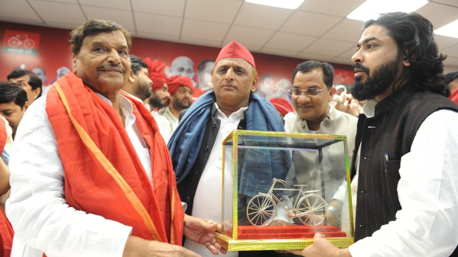 पिता की सियासी विरासत को आगे बढ़ाने की राह पर शाने अली, सपा में शामिल