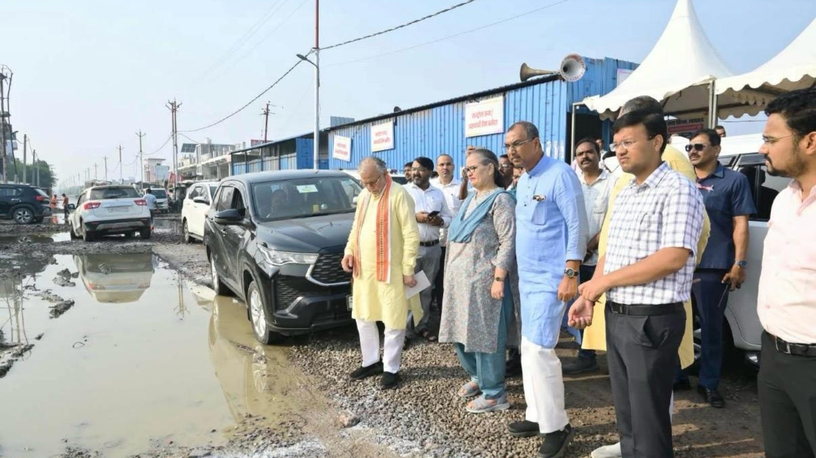 योगी सरकार फैजुल्लागंज में लगातार चला रही बाढ़ राहत कार्य, प्रभारी मंत्री ने किया निरीक्षण