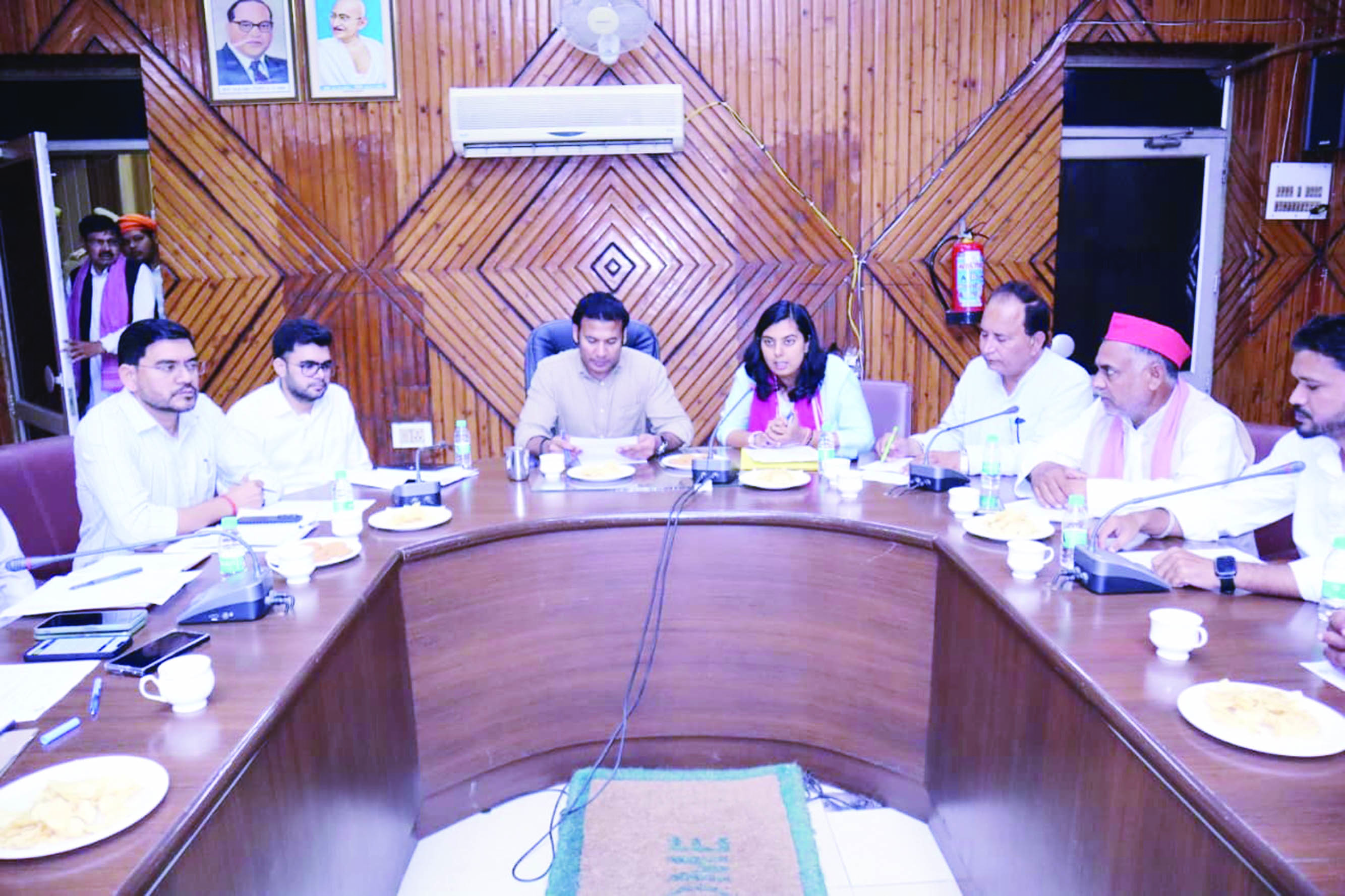 सहारनपुर जिलाधिकारी ने राजनीतिक दलों के साथ बैठक की