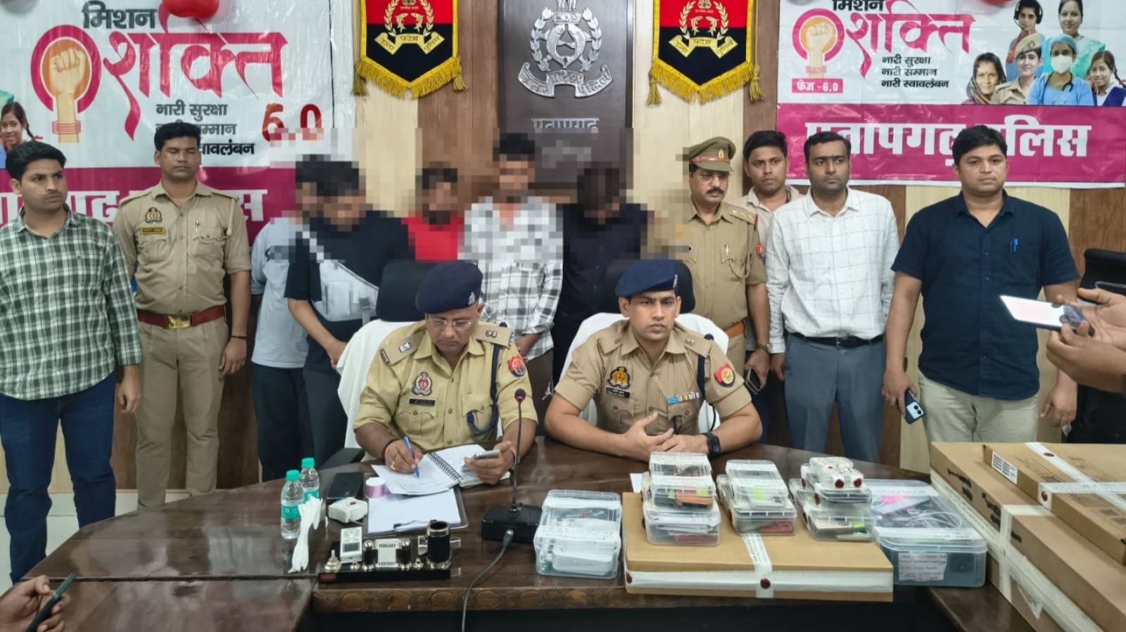 लखनऊ में बैठकर प्रतापगढ़ को चूना लगा रहे थे शातिर साइबर ठग, पांच गिरफ्तार