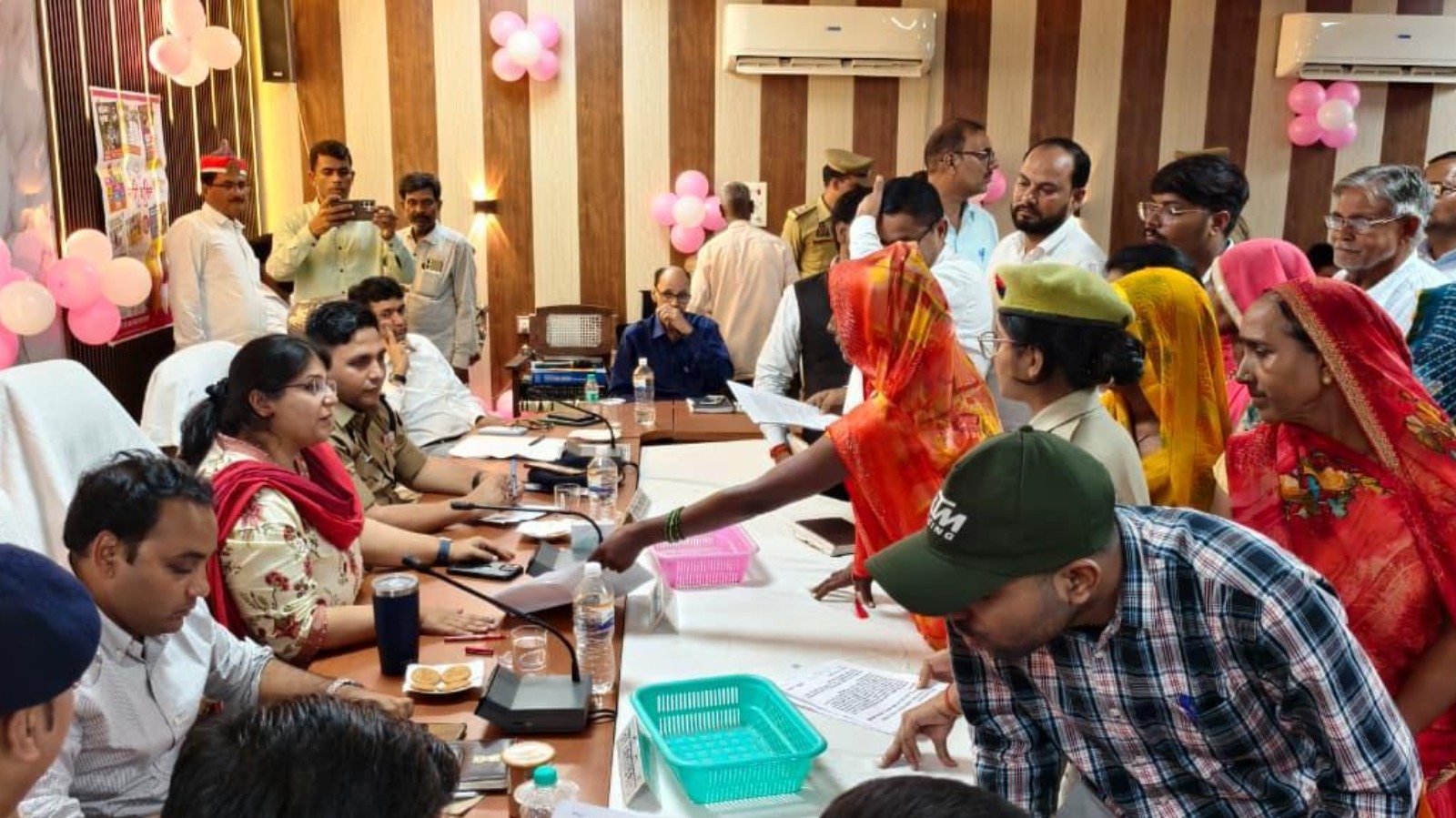 सम्पूर्ण सामाधान दिवस में आई 52 शिकायतों में छह का मौके पर निस्तारण