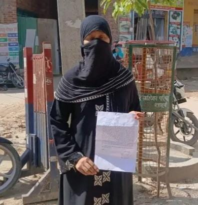 15 लाख के जेवर और 85 हजार रुपये हड़पे, मांगने पर महिला से मारपीट
