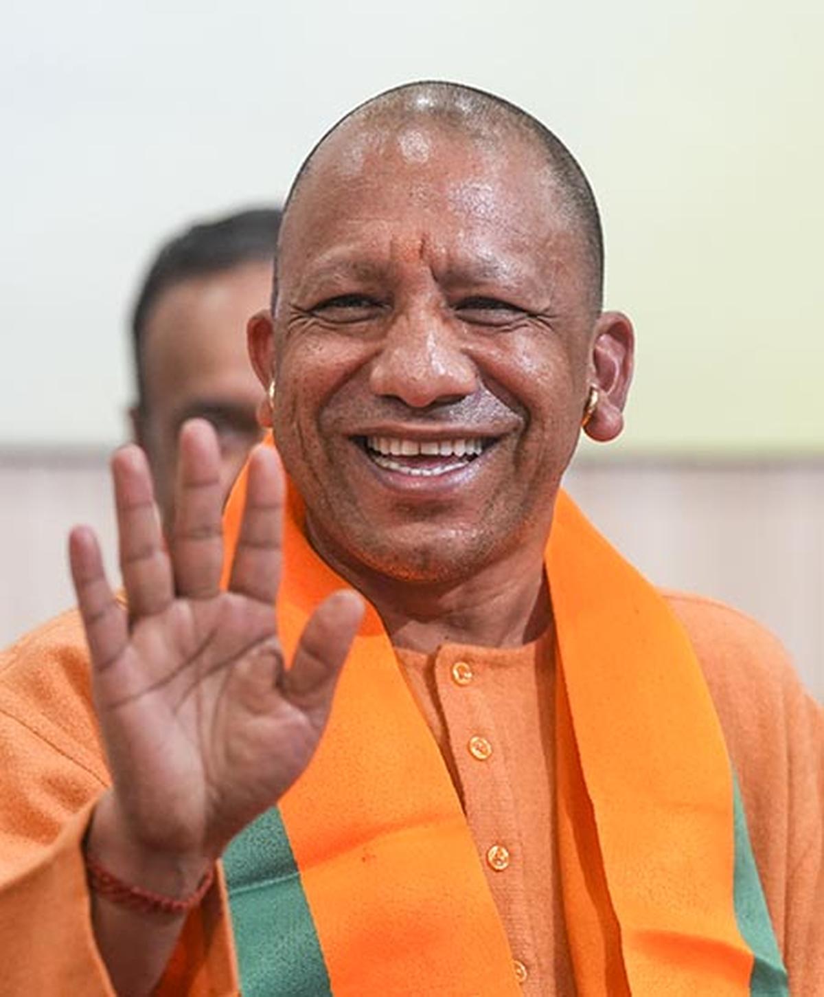 दुर्गा पंडालों में सुरक्षा की हो समुचित व्यवस्थाः योगी