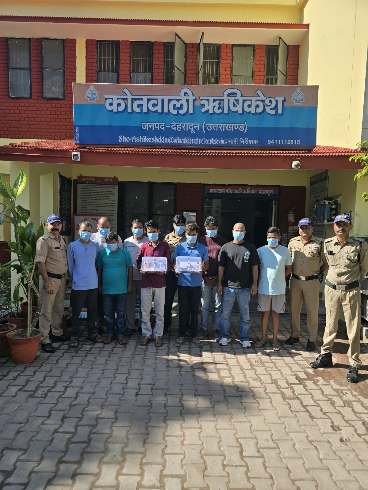 होटल में चल रहे जुए के अड्डे का भंडाफोड़