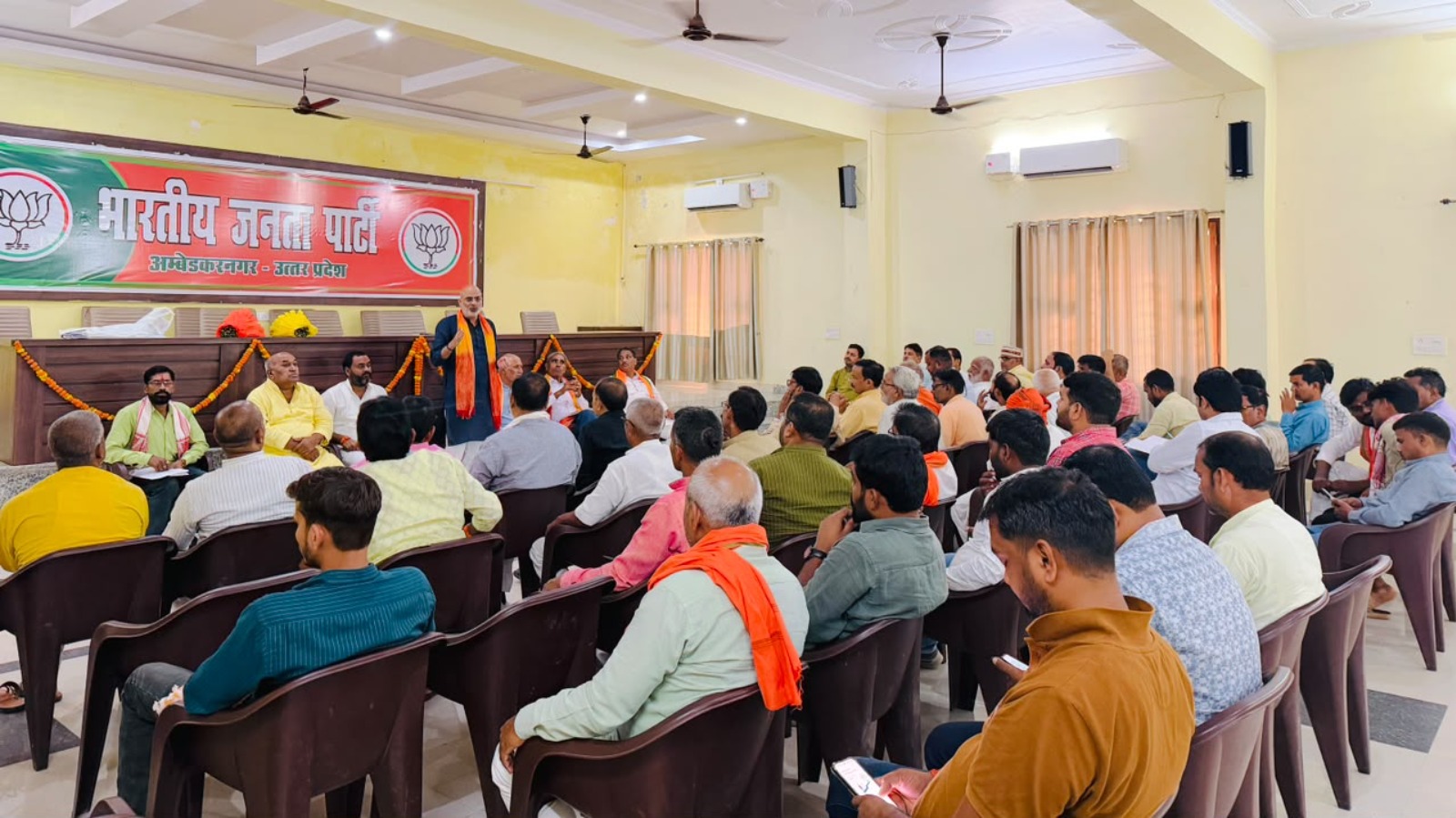 भाजपा की बैठक में शिक्षक एमएलसी और विधानसभा चुनाव की रणनीति पर मंथन