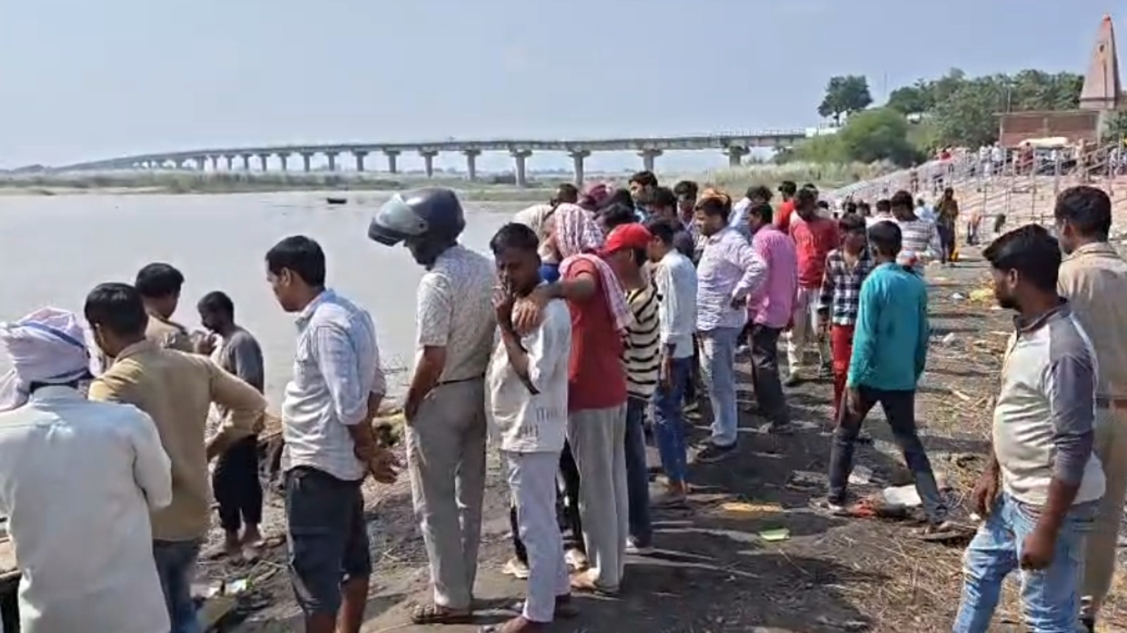 सरयू में डूबने से 15 वर्षीय प्रवीण की मौत, चार घंटे बाद मिला शव, सुरक्षा व्यवस्था पर सवाल