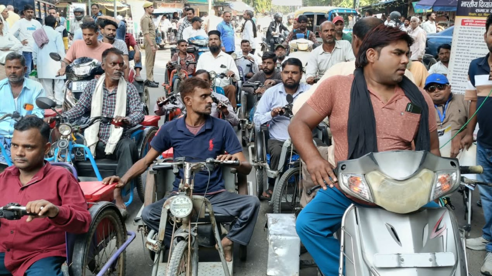 दिव्यांगजनों ने उठाई सुविधाएं और रोजगार की मांगें