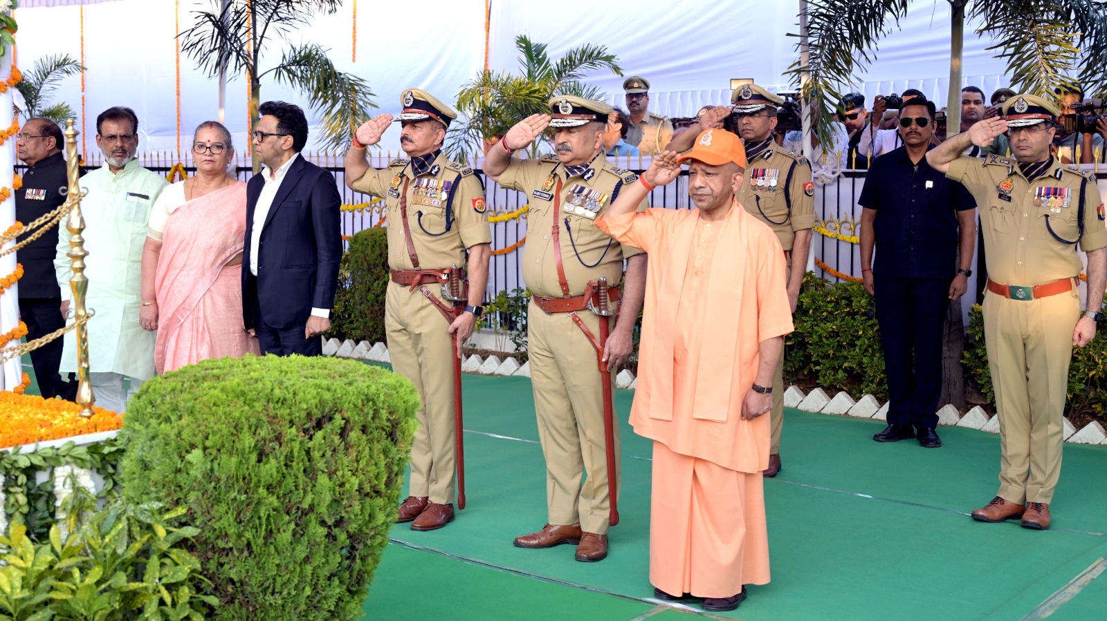 पुलिसकर्मियों का मोटरसाइकिल भत्ता 700 से बढ़कर 1,000, वर्दी भत्ता 15 हजार और सिम भत्ता 2,500 होगा: योगी