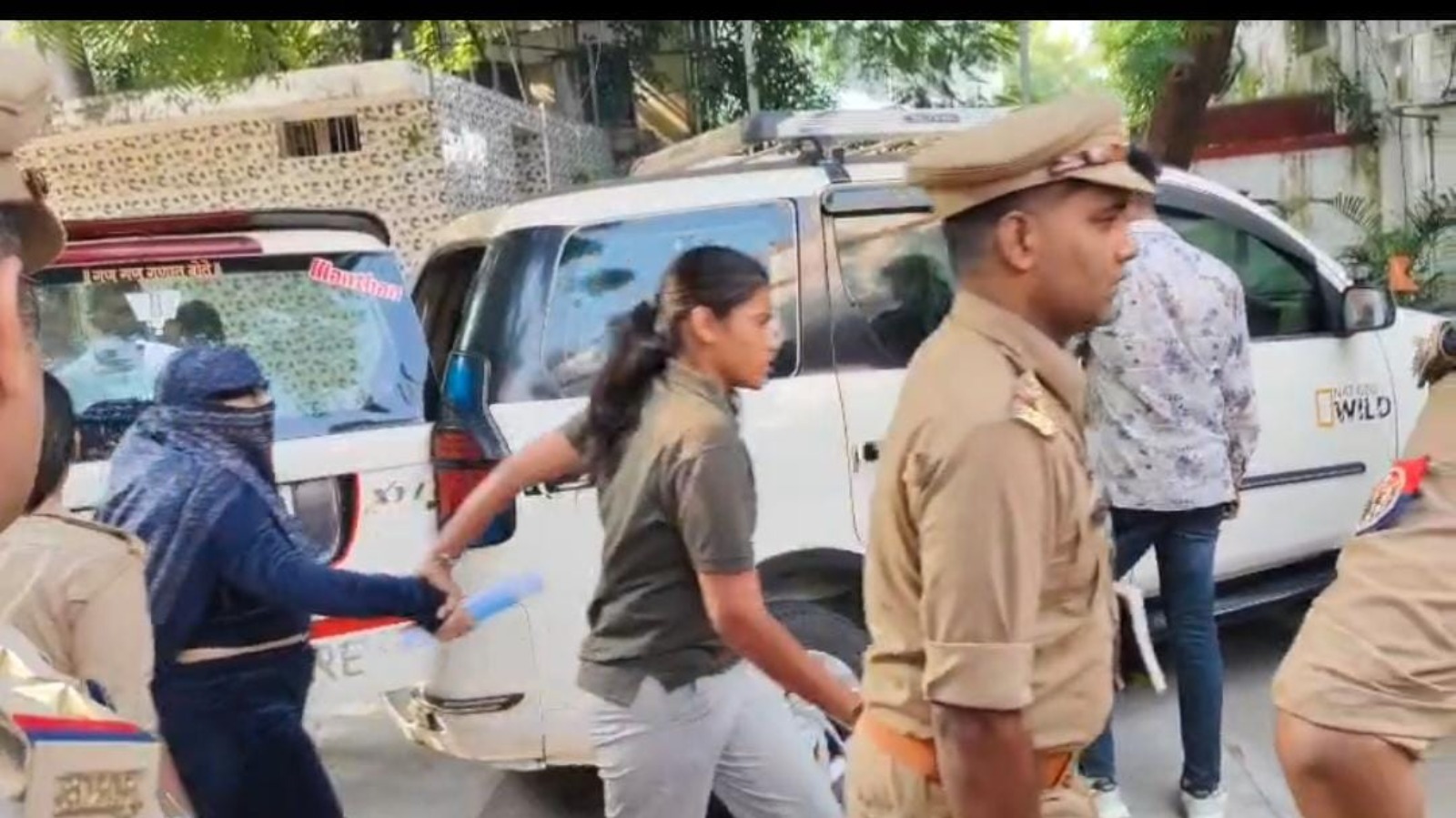 श्रद्धा दुबे को लेकर लखनऊ पहुंची एसटीएफ, मेडिकल के बाद कोर्ट में होगी पेशी