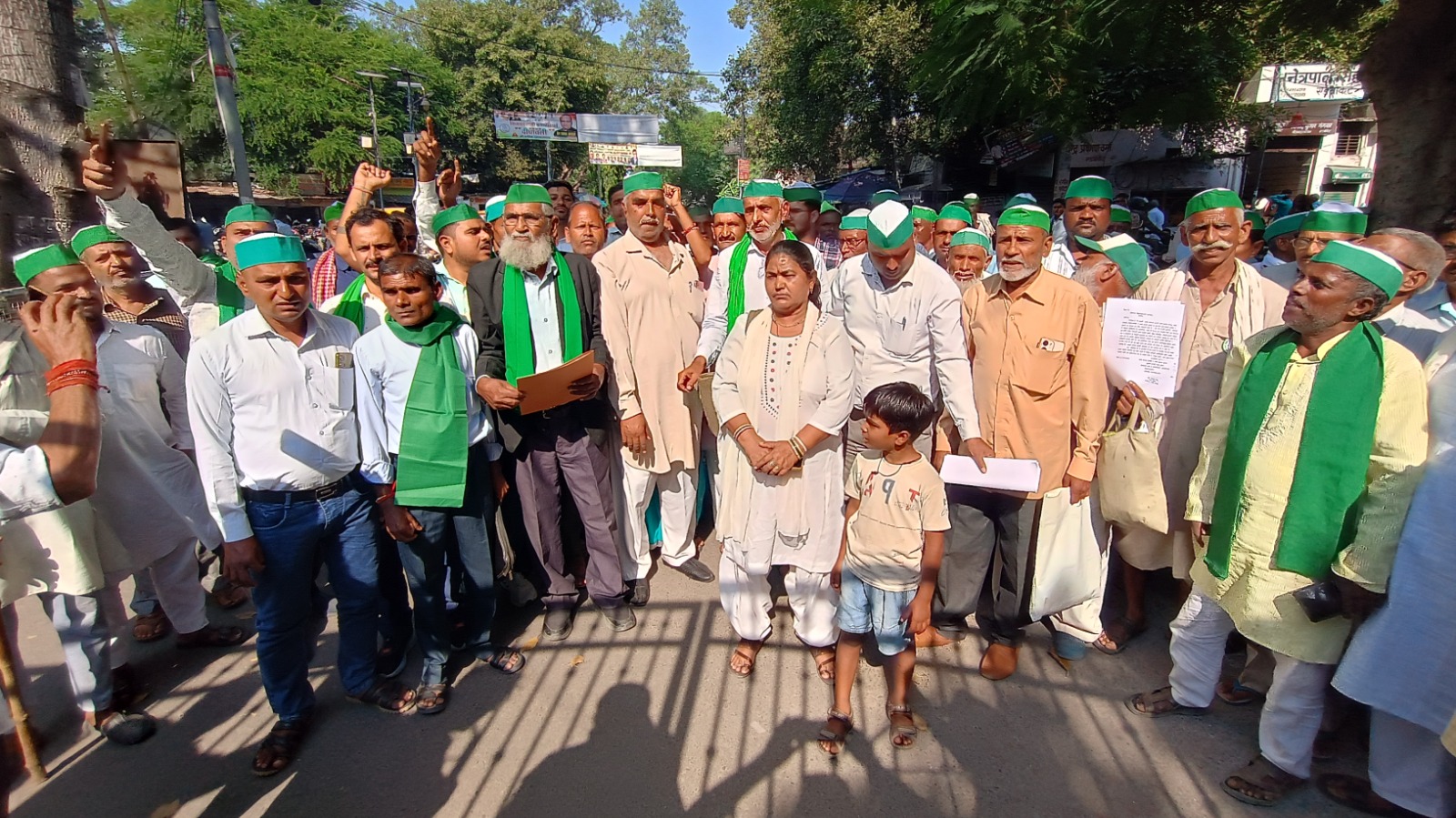 किसानों की समस्याओं को लेकर भाकियू टिकैत ने सौंपा ज्ञापन