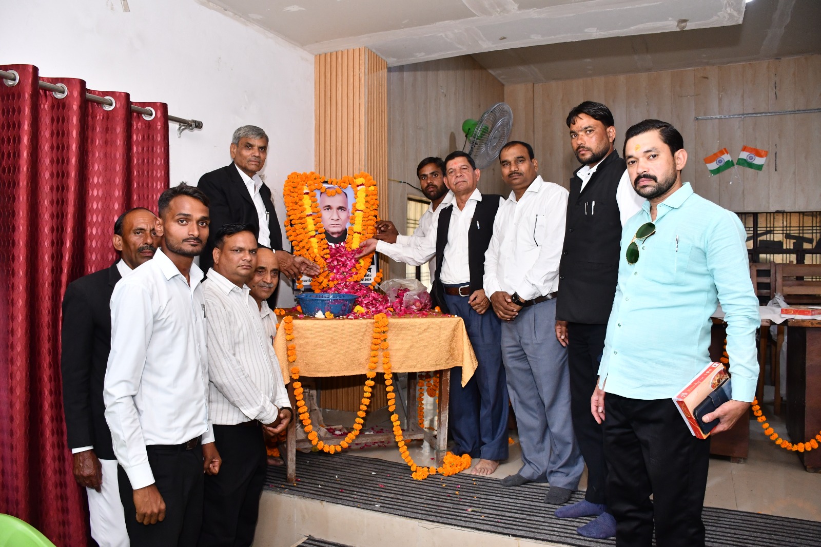 वरिष्ठ अधिवक्ता राम सरन यादव की पुण्यतिथि पर अधिवक्ताओं ने किया नमन