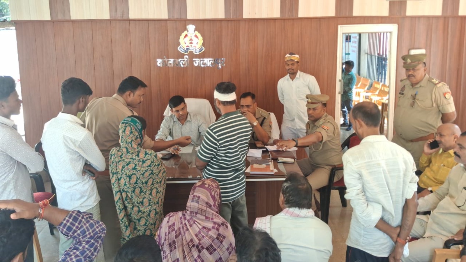 जलालपुर कोतवाली में आयोजित समाधान दिवस में 11 मामले आए, चार का मौके पर निस्तारण